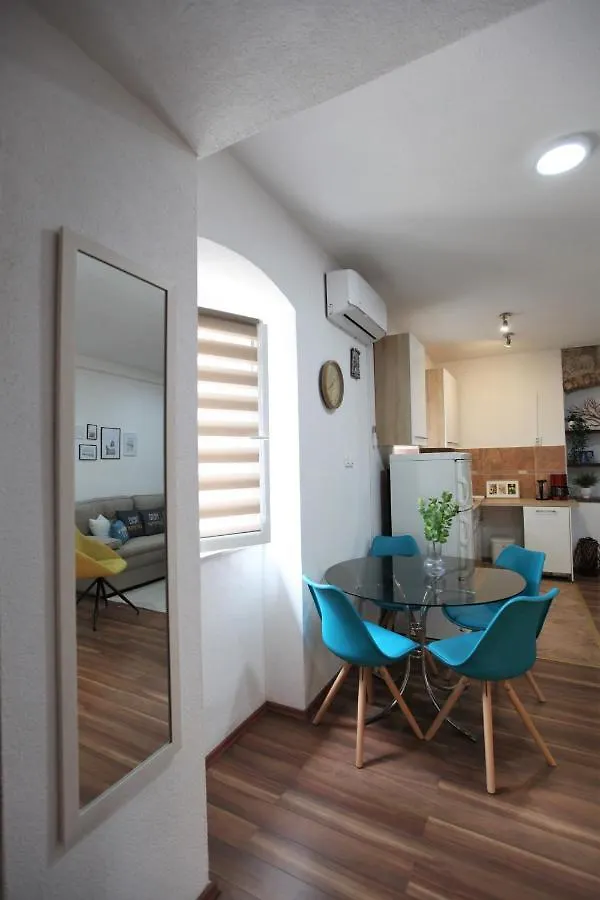 Apartment In A Stone Building By The Adriatic Sea Kaštela
