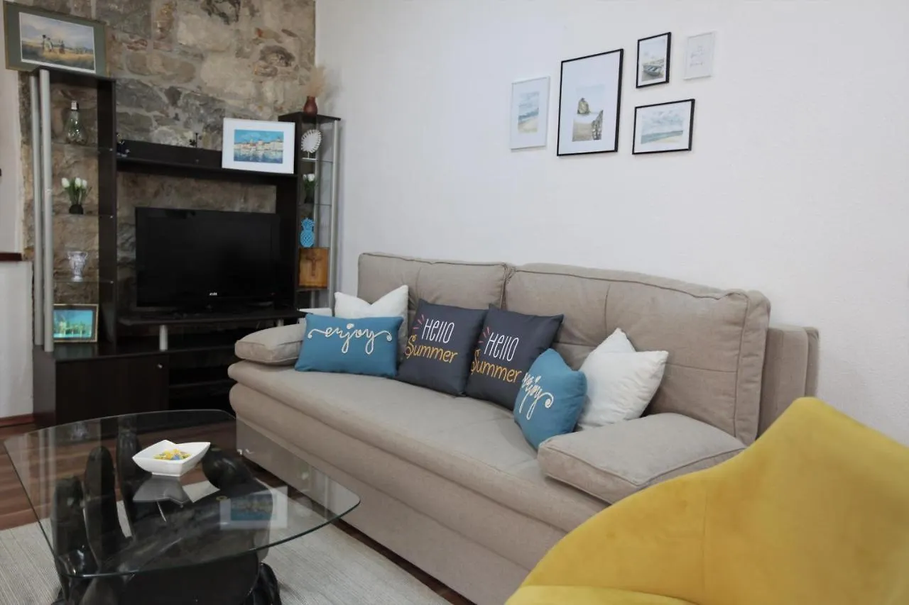 Apartment In A Stone Building By The Adriatic Sea Kaštela