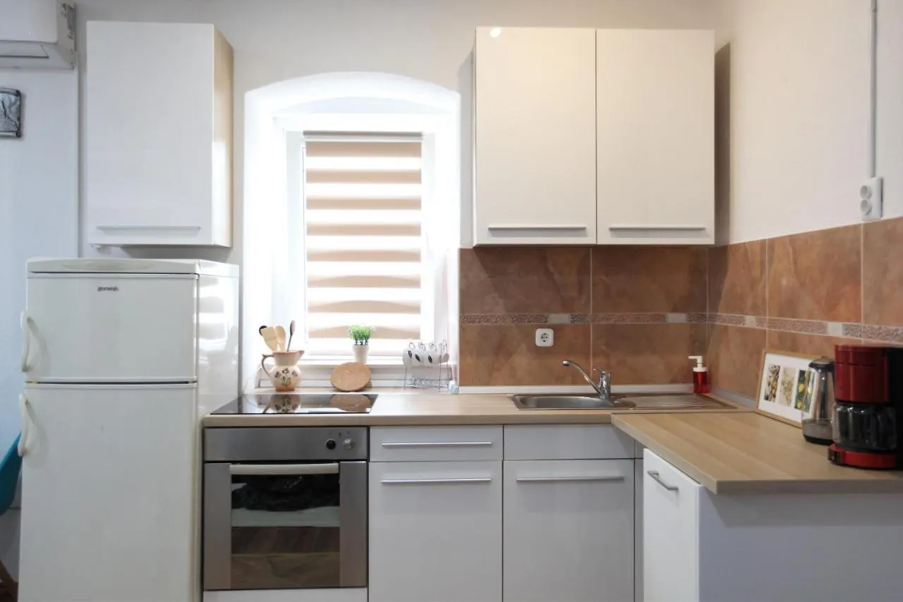 Apartment In A Stone Building By The Adriatic Sea Kaštela